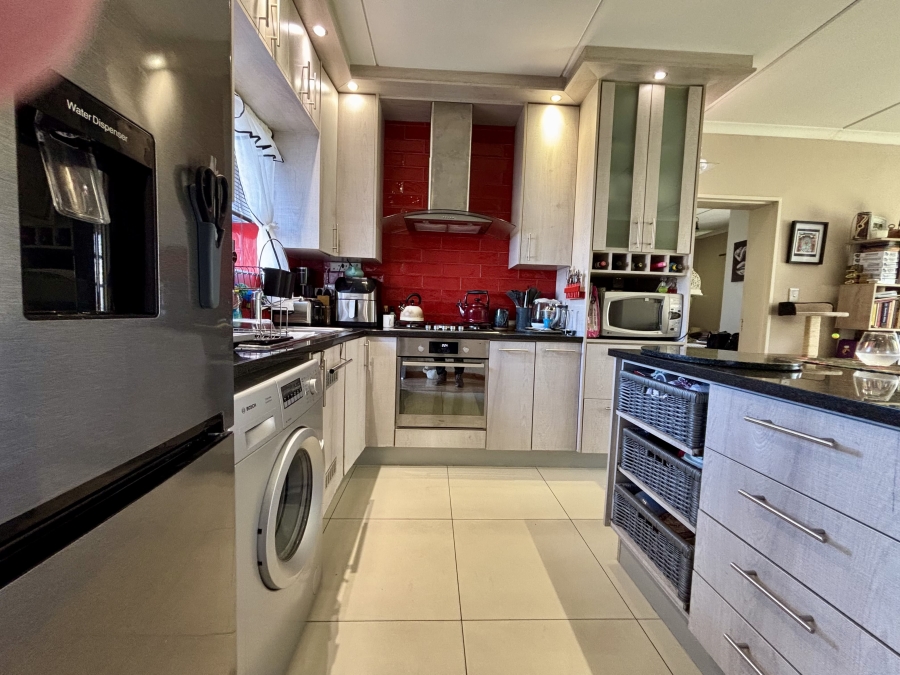 3 Bedroom Property for Sale in Vredekloof Heights Western Cape